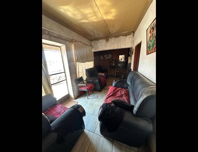 6 BEDROOM HOUSE FOR SALE IN RONDEBULT